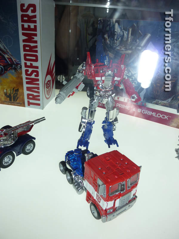 Botcon 2014 Hasbro Booth Age Of Extinction Display  (130 of 153)